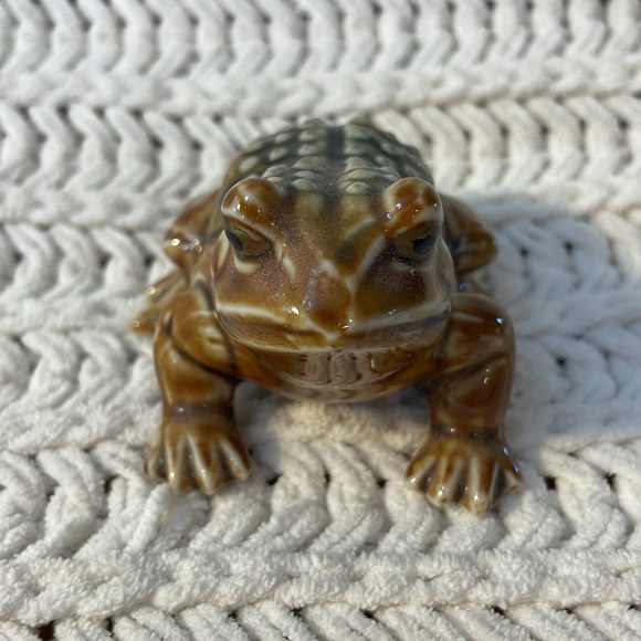 1960s Vintage Porcelain Toad Figurine Gold Eyes from Japan - Picture 2 of 9